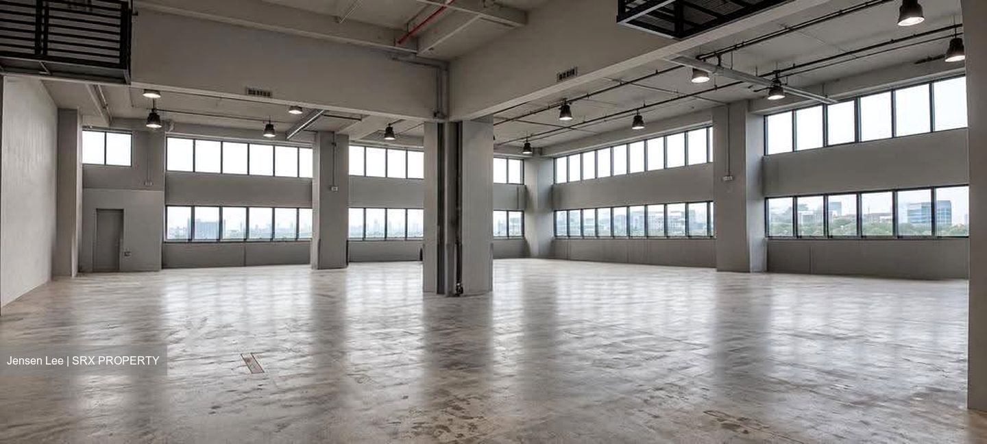 Carros Centre (D25), Factory #631902111